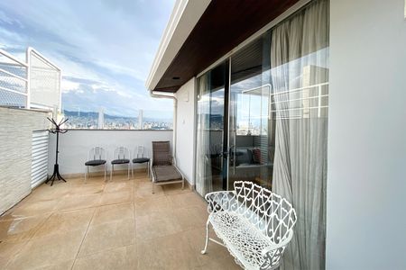 Apartamento à venda com 180m², 4 quartos e 2 vagas Apartamento à venda com 180m², 4 quartos e 2 vagasCobertura