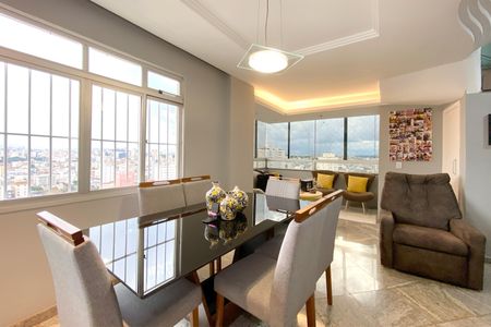 Apartamento à venda com 180m², 4 quartos e 2 vagas Apartamento à venda com 180m², 4 quartos e 2 vagasSala