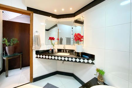 Apartamento à venda com 180m², 4 quartos e 2 vagas Apartamento à venda com 180m², 4 quartos e 2 vagasBanheiro Cobertura