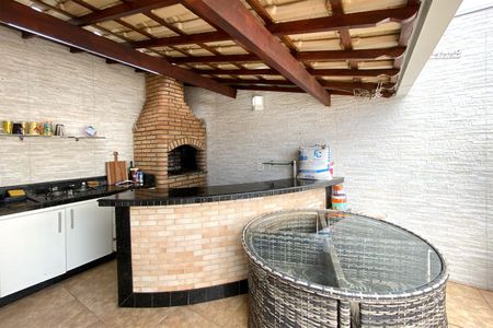 Apartamento à venda com 180m², 4 quartos e 2 vagas Apartamento à venda com 180m², 4 quartos e 2 vagasChurrasqueira