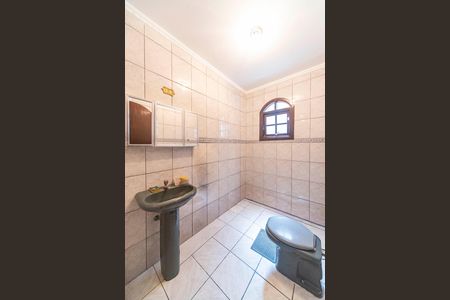 Casa para alugar com 219m², 4 quartos e 2 vagasBanheiro Social
