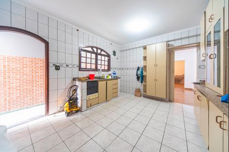Casa para alugar com 219m², 4 quartos e 2 vagasCozinha 