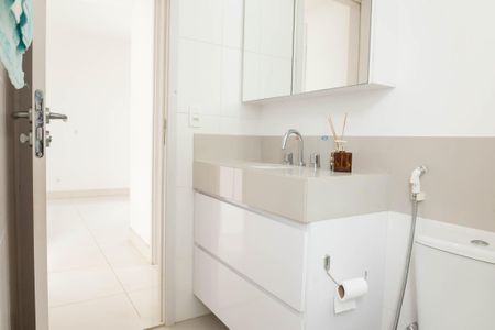 Apartamento à venda com 75m², 2 quartos e 2 vagas Apartamento à venda com 75m², 2 quartos e 2 vagasBanheiro Social