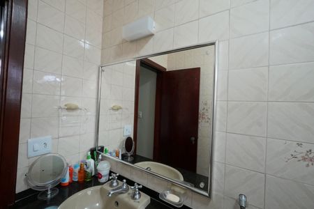 Casa à venda com 240m², 3 quartos e 3 vagasSuíte
