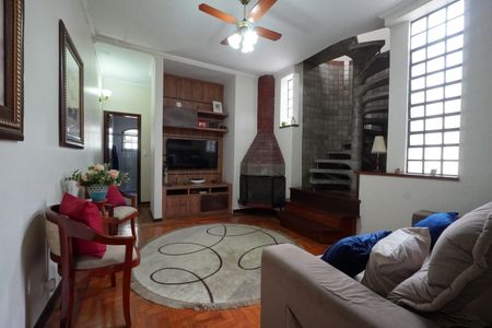 Casa à venda com 240m², 3 quartos e 3 vagasSala de TV