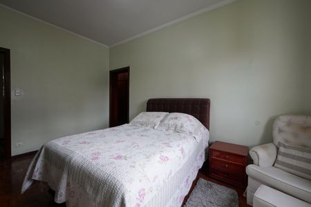 Casa à venda com 240m², 3 quartos e 3 vagasSuíte