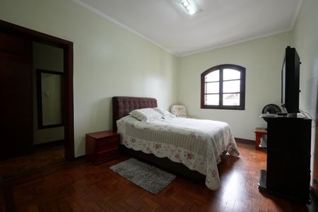 Casa à venda com 240m², 3 quartos e 3 vagasSuíte