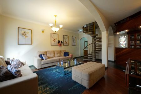 Casa à venda com 240m², 3 quartos e 3 vagasSala