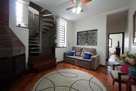 Casa à venda com 240m², 3 quartos e 3 vagasSala de TV