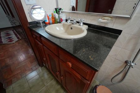 Casa à venda com 240m², 3 quartos e 3 vagasSuíte