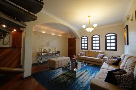 Casa à venda com 240m², 3 quartos e 3 vagasSala