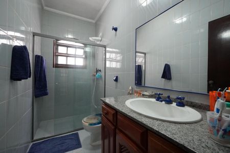 Casa à venda com 240m², 3 quartos e 3 vagasBanheiro