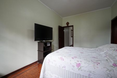 Casa à venda com 240m², 3 quartos e 3 vagasSuíte
