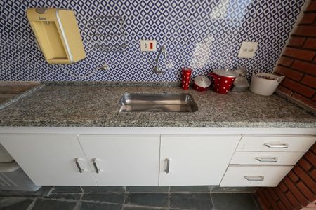 Casa à venda com 240m², 3 quartos e 3 vagasChurrasqueira