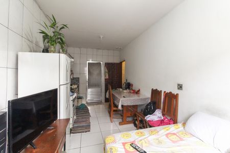 Sala - Cozinha de casa para alugar com 1 quarto, 200m² em Conjunto Residencial José Bonifácio, São Paulo