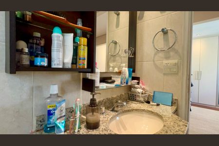 Apartamento à venda com 105m², 2 quartos e 2 vagasBanheiro da Suíte