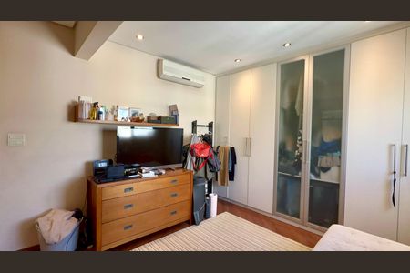 Apartamento à venda com 105m², 2 quartos e 2 vagasCloset da suíte