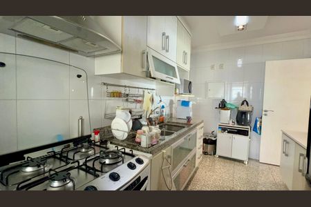 Apartamento à venda com 105m², 2 quartos e 2 vagasCozinha