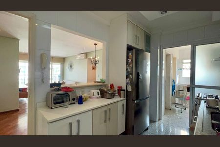 Apartamento à venda com 105m², 2 quartos e 2 vagasCozinha