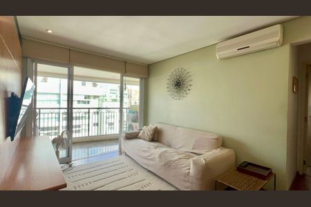 Apartamento à venda com 105m², 2 quartos e 2 vagasSala de TV