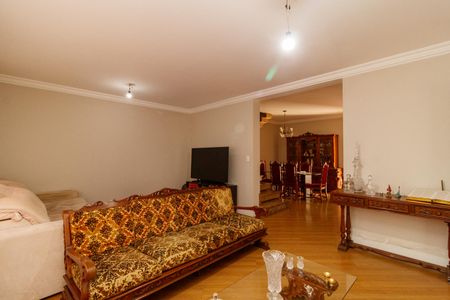Casa para alugar com 118m², 2 quartos e 2 vagasSala