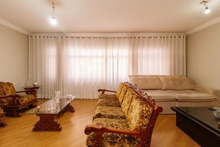 Casa para alugar com 118m², 2 quartos e 2 vagasSala