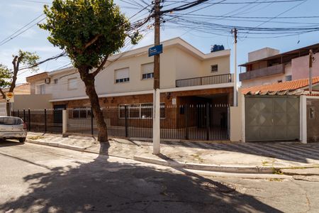 Casa para alugar com 118m², 2 quartos e 2 vagasFachada
