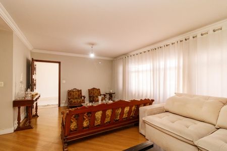 Casa para alugar com 118m², 2 quartos e 2 vagasSala