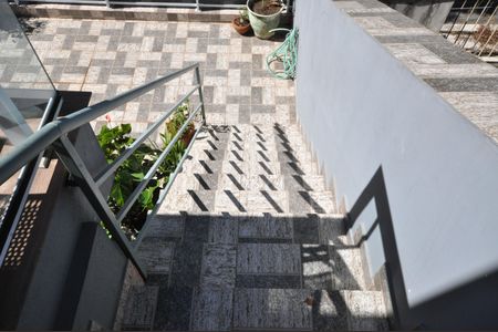 Casa à venda com 120m², 2 quartos e 1 vagaEscada de acesso