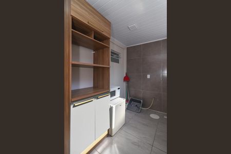 Cozinha de apartamento para alugar com 1 quarto, 31m² em Passo da Areia, Porto Alegre