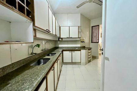 Apartamento à venda com 190m², 4 quartos e 1 vaga
