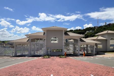 Casa de condomínio para alugar com 160m², 2 quartos e 4 vagas Casa de condomínio para alugar com 160m², 2 quartos e 4 vagasFachada e portaria