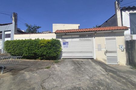 Casa de condomínio à venda com 72m², 2 quartos e 1 vaga Casa de condomínio à venda com 72m², 2 quartos e 1 vagaFachada