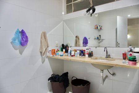 Apartamento à venda com 1483m², 3 quartos e 1 vaga Apartamento à venda com 1483m², 3 quartos e 1 vagaBanheiro 2