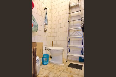 Apartamento à venda com 1483m², 3 quartos e 1 vaga Apartamento à venda com 1483m², 3 quartos e 1 vagaBanheiro de Serviço