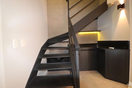 Apartamento para alugar com 104m², 1 quarto e 2 vagasEscada