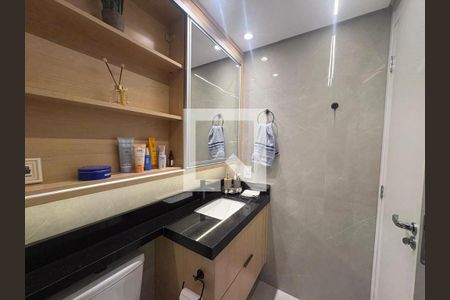 Apartamento à venda com 75m², 2 quartos e 1 vaga Apartamento à venda com 75m², 2 quartos e 1 vagaBanheiro