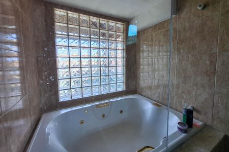 Casa para alugar com 291m², 4 quartos e 4 vagasBanheiro da Suíte 1