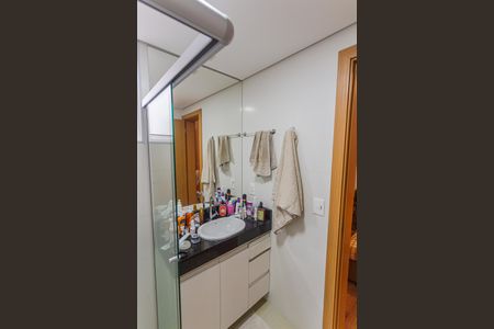 Apartamento à venda com 60m², 2 quartos e 2 vagas Apartamento à venda com 60m², 2 quartos e 2 vagasBanheiro da Suíte 2