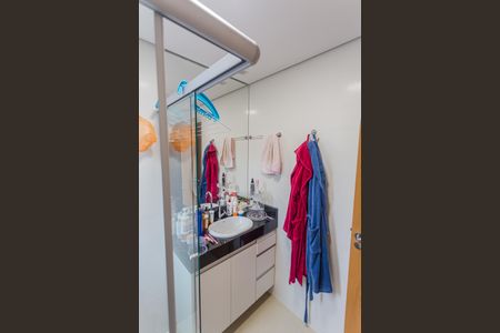 Apartamento à venda com 60m², 2 quartos e 2 vagas Apartamento à venda com 60m², 2 quartos e 2 vagasBanheiro da Suíte 1