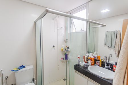 Apartamento à venda com 60m², 2 quartos e 2 vagas Apartamento à venda com 60m², 2 quartos e 2 vagasBanheiro da Suíte 2