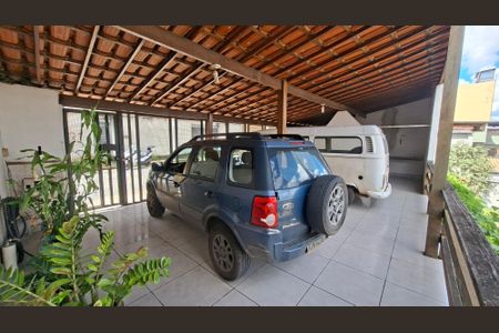 Casa à venda com 228m², 2 quartos e 2 vagas Casa à venda com 228m², 2 quartos e 2 vagasgaragem