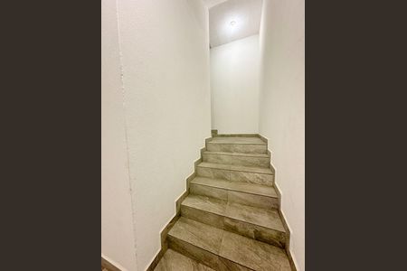 Apartamento para alugar com 180m², 3 quartos e 1 vagaEscada