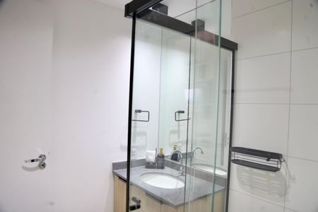 Banheiro de kitnet/studio para alugar com 1 quarto, 25m² em Vila Cordeiro, São Paulo