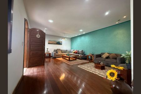 Casa à venda com 4 quartos, 280m² em Serra, Belo Horizonte