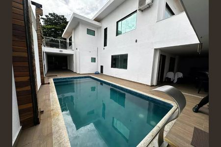 Casa para alugar com 343m², 3 quartos e 5 vagas