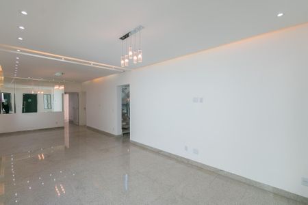 Casa à venda com 3 quartos, 343m² em Ouro Preto, Belo Horizonte