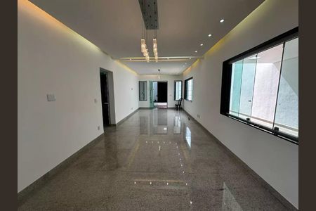 Casa para alugar com 343m², 3 quartos e 5 vagas