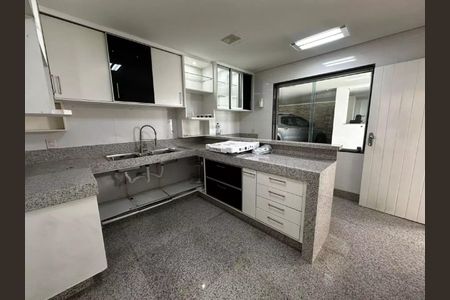 Casa para alugar com 3 quartos, 343m² em Ouro Preto, Belo Horizonte