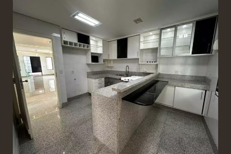 Casa para alugar com 343m², 3 quartos e 5 vagas